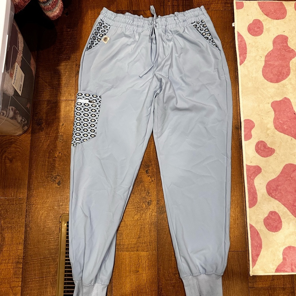 Ceil Blue Scrub Jogger Pants | Patterned Pocket Detail | Elastic Waist - Picture 4 of 11